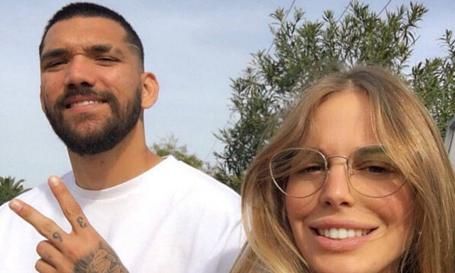 Η πρώτη φωτογραφία του Κολοβού αγκαλιά με την κόρη του