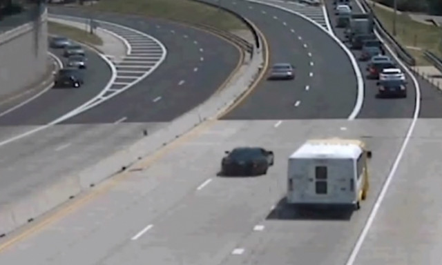 Φριχτό τροχαίο: Οδηγός-φονιάς παρασέρνει τους πάντες στο διάβα του!