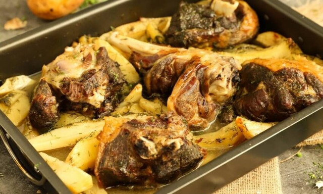 Η συνταγή της ημέρας: Αρνί με άνηθο και πατάτες στο φούρνο