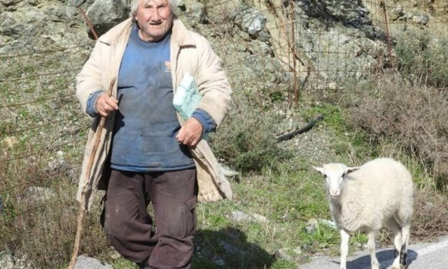 Ο Κρητικός βοσκός που ξεχωρίζει για την καρδιά του!