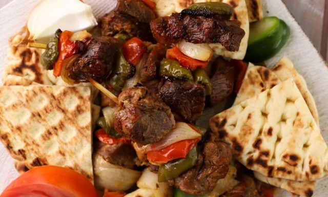 Η συνταγή της ημέρας: Κοντοσούβλι στη λαδόκολλα