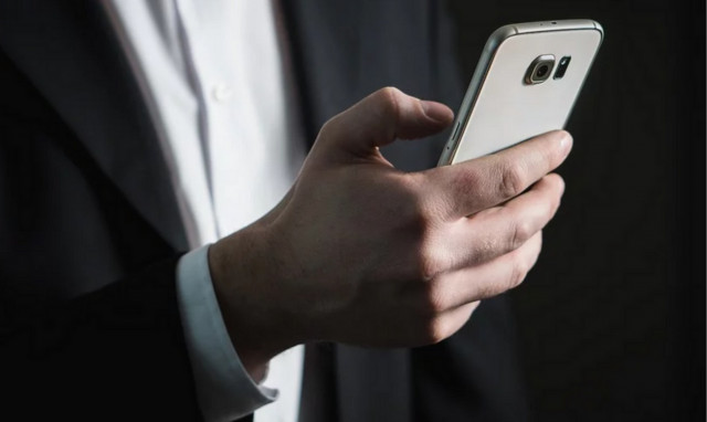 Χαμός με τις πενταψήφιες απάτες με SMS - Τι αλλάζει μετά τις υπέρογκες χρεώσεις