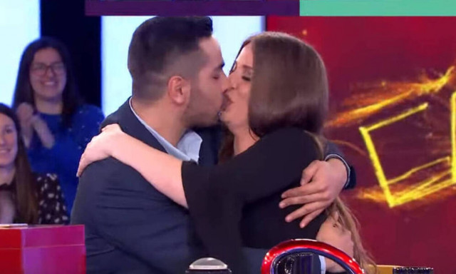 Χαμός στο Deal: Πρόταση γάμου στο πλατό - «Πάγωσε» ο Φερεντίνος (pics&vid)