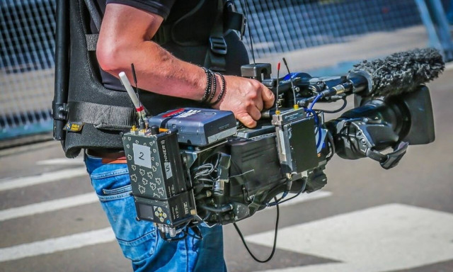 Θλίψη: Νεκρός πασίγνωστος  παρουσιαστής - Ήταν μόνο 56 ετών (pics)