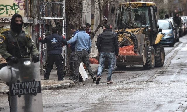 Εξάρχεια: Δείτε φωτογραφίες από την επιχείρηση της Αστυνομίας