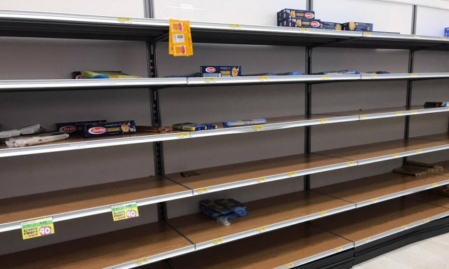 Κοροναϊός: Σκηνές χάους στην Ιταλία - Αδειάζουν τα ράφια των σούπερ μάρκετ