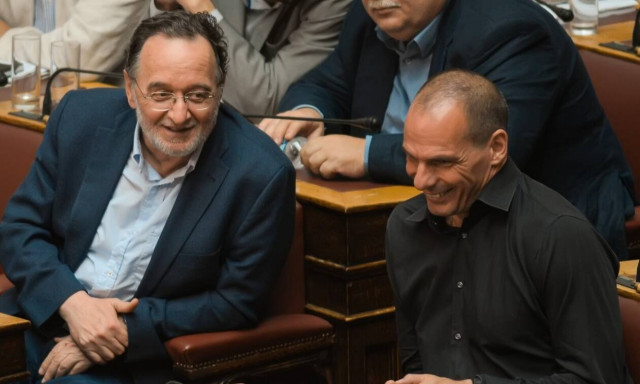 Και ο Λαφαζάνης «κρεμάει» Βαρουφάκη