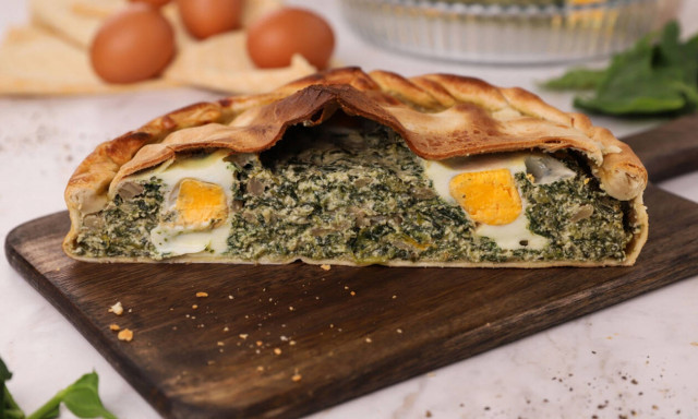 Η συνταγή της ημέρας: Τάρτα με σπανάκι, τυριά και αυγό (Pasquolina) 