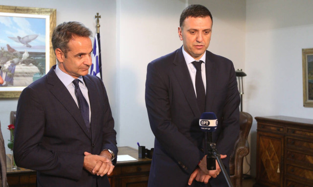 Meeting on coronavirus at the Maximos Mansion