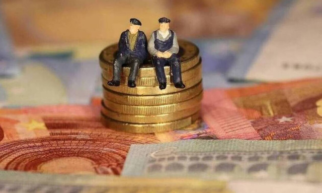 Συντάξεις: Σβήνουν πρόστιμα σε χιλιάδες συνταξιούχους που πήραν αναδρομικά 