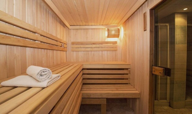 «Σύρραξη» στη σάουνα - Δείτε τι έκανε 23χρονη