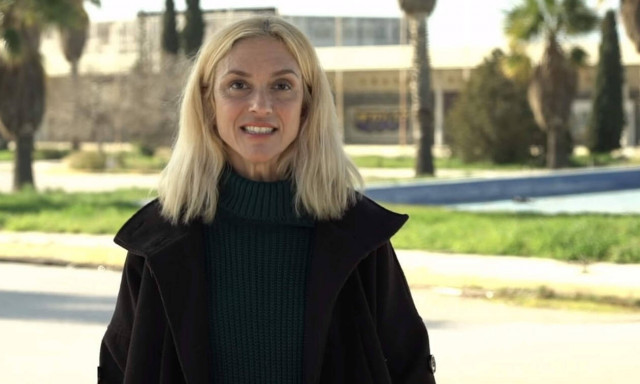 Αυτή είναι η ηθοποιός που «έπαιξε» στα επτά βίντεο του ΣΥΡΙΖΑ