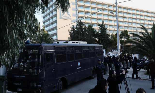 Συνέδριο ΓΣΕΕ: Σε κλοιό από το ΠΑΜΕ, τα ΜΑΤ και με απαγόρευση στους δημοσιογράφους