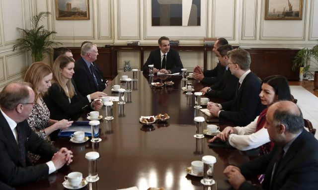 Mitsotakis meets with UEFA president, FIFA vice-president