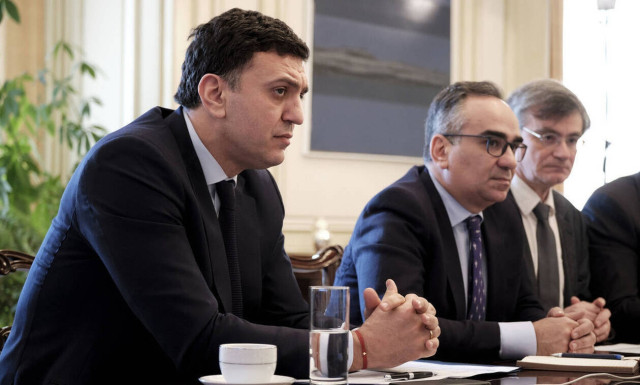 Kikilias calls on citizens to trust only recognised experts on coronavirus