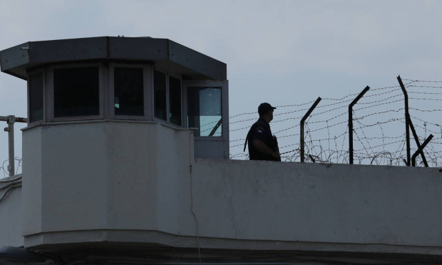 Ποτά, τσιγάρα, κινητά και… τούρτες στις γυναικείες φυλακές Κορυδαλλού