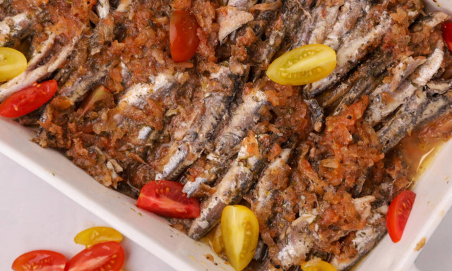 Η συνταγή της ημέρας: Γαύρος στο φούρνο