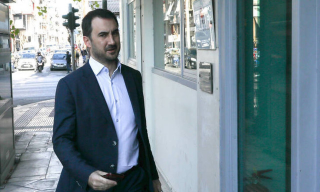 Μεταναστευτικό - Χαρίτσης: Να παραιτηθεί ο Χρυσοχοΐδης πριν θρηνήσουμε θύματα