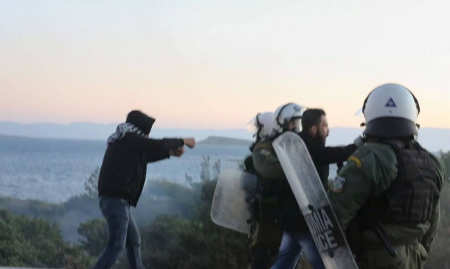 Επικίνδυνη για την εθνική συνοχή η σύγκρουση των ΜΑΤ με τους κατοίκους των νησιών μας 