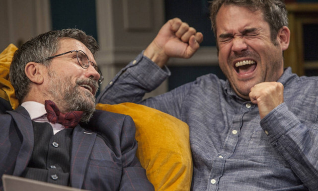 «Δείπνο ηλιθίων»: Τελευταίες παραστάσεις και μετά πάει... γι' άλλες πολιτείες