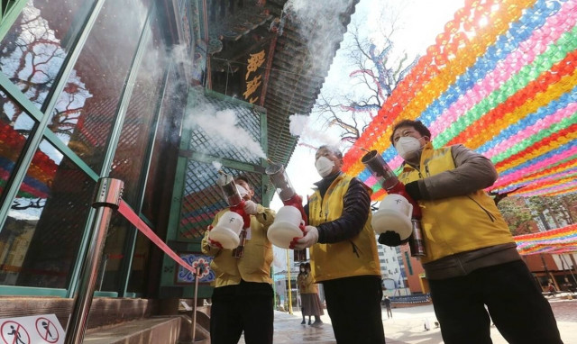 Κοροναϊός - Παγκόσμιος συναγερμός: Ευρώπη, Ασία και Αμερική μετρούν νεκρούς από το φονικό ιό