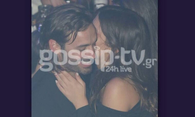 Είναι full ερωτευμένοι και δεν το κρύβουν – Οι αγκαλιές και το γλυκό φιλί στον σύντροφό της (photos)