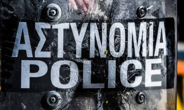 Επεισόδια στο λιμάνι της Χίου: Νησιώτες πέταξαν πέτρες και ξύλα σε αστυνομικούς 