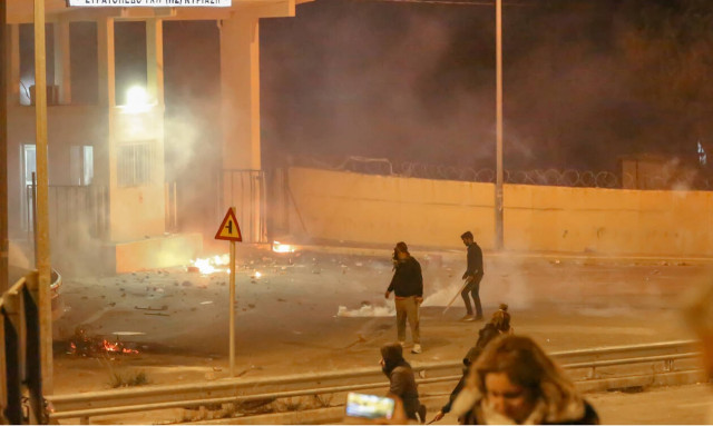 Κάτι έχει πάει πολύ λάθος στα νησιά