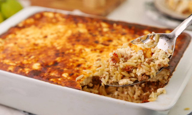 Πεντανόστιμη συνταγή: Γιουβέτσι με κιμά ογκρατέν