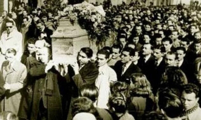 «Ηχήστε οι Σάλπιγγες»: Η κηδεία του Κωστή Παλαμά - Το συγκλονιστικό ποίημα του Άγγελου Σικελιανού