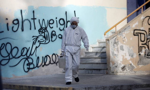 Κοροναϊός στην Ελλάδα: «Λουκέτο» σε 11 σχολεία στην Αθήνα - 36χρονη καθηγήτρια το 4ο κρούσμα