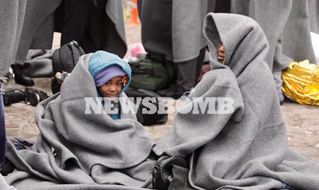 Μυτιλήνη: Πλαστική βάρκα με 27 Αφρικανούς έπλεε ακυβέρνητη - Επέμβαση πλοίου του ΠΝ 