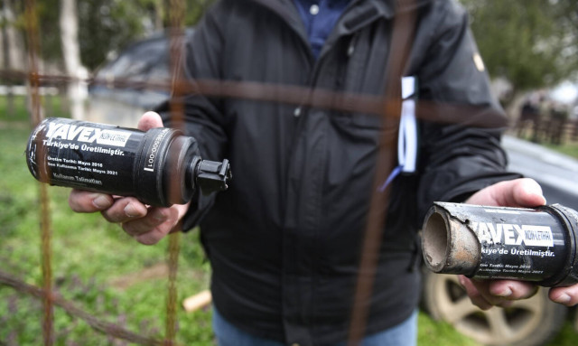 Έβρος: Τουρκικά χημικά πέταξαν οι μετανάστες στους Έλληνες αστυνομικούς (pics)