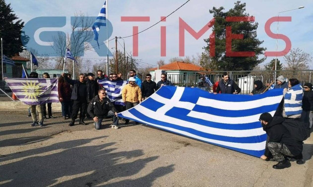 Έβρος: Συγκεντρώνεται κόσμος στις Καστανιές - Φωνάζουν «μπράβο πατρίδα» στο στρατό (vids)