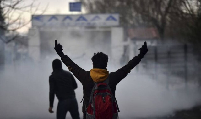 Έβρος - Απίστευτη πρόκληση από Αλγερινό: «Οι γ@μημέν@ι Έλληνες δεν μας ανοίγουν τα σύνορα» (vid)