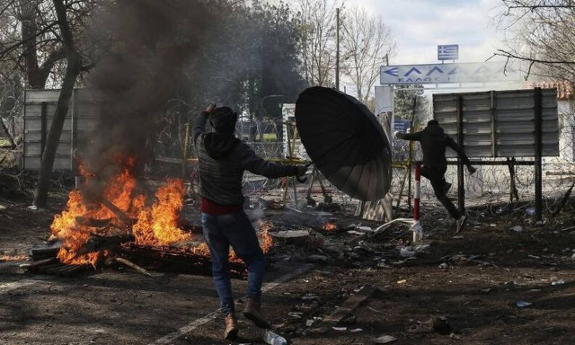 Έβρος: Βίντεο - ντοκουμέντο - Στρατιώτες έριξαν προειδοποιητικές βολές στον αέρα