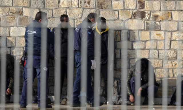 «Εισβολή» στον Έβρο: 9.972 μετανάστες προσπάθησαν να μπουν στην Ελλάδα μέσα σε 24 ώρες