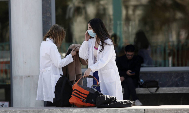 Κοροναϊος: Συνεχίζεται η ιχνηλάτηση των κρουσμάτων - Η «ταυτότητα» των επτά ασθενών