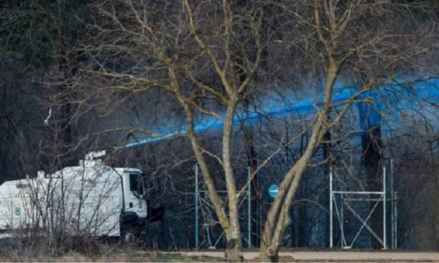 Έβρος: Ο «Αίας» της Αστυνομίας εκτοξεύει μπλε μπογιά για να εντοπίζονται πιο εύκολα οι μετανάστες