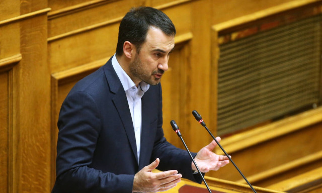 Χαρίτσης για μεταναστευτικό: Ευθύνη της κυβέρνησης οι βιαιοπραγίες από ακροδεξιούς στα νησιά