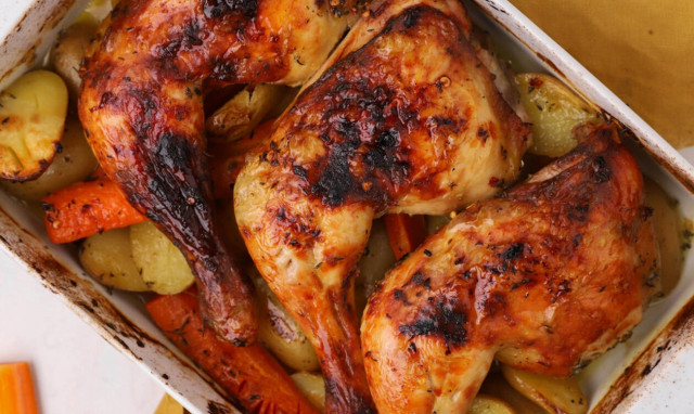 Ψητά μπούτια κοτόπουλου με πατάτες baby και καρότα