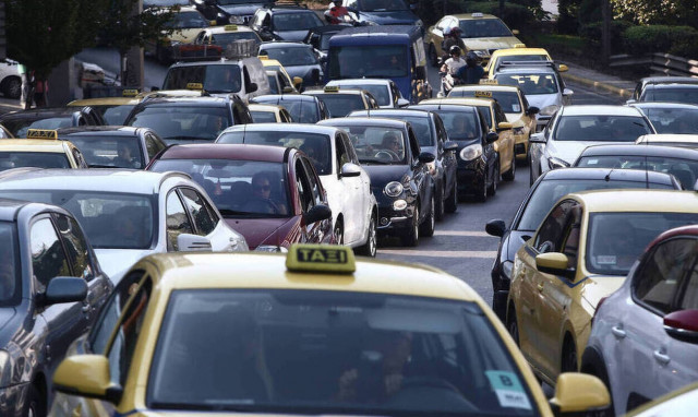 Κίνηση ΤΩΡΑ: Χάος στην Αθηνών-Λαμίας - Απίστευτο μποτιλιάρισμα με ουρές χιλιομέτρων