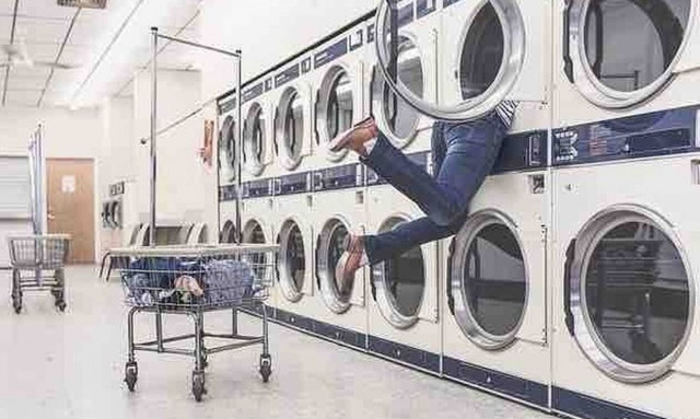 Θα πάθεις πλάκα αν δεις πως καθάριζαν κάποτε τα ρούχα τους