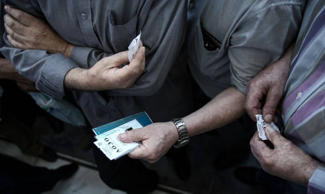 «Βόμβα» στις συντάξεις: Σκέψεις για αύξηση ορίων στα 68 έτη μέχρι το 2024 και στα 72 μέχρι το 2066