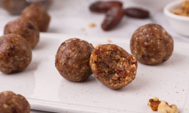 H συνταγή της ημέρας: Energy balls με ξηρούς καρπούς και cranberries