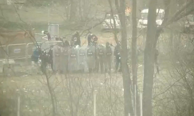 Βίντεο-ντοκουμέντο: Οι Τούρκοι ρίχνουν δακρυγόνα και καπνογόνα στους Έλληνες στις Καστανιές