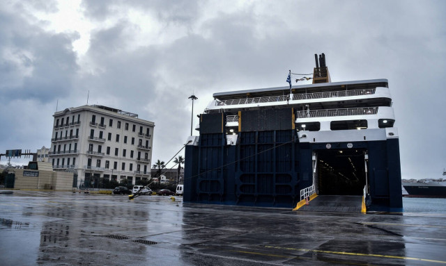 Δεμένα πλοία στα λιμάνια - Ποια δρομολόγια δεν πραγματοποιούνται