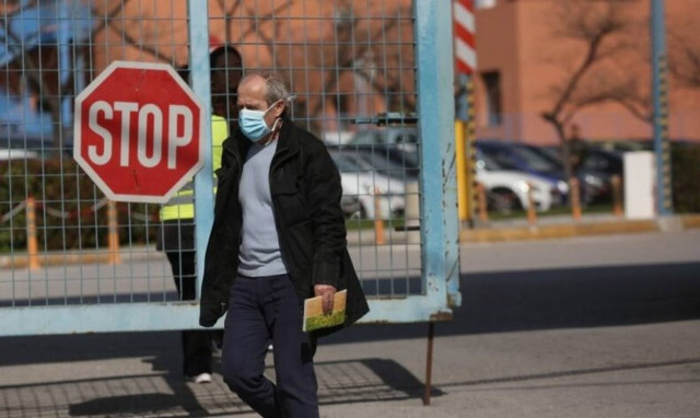 Δήμαρχος Αμαλιάδας: Δεν είμαστε σε καραντίνα, αλλά ας αφήσουμε τις χειραψίες για λίγο