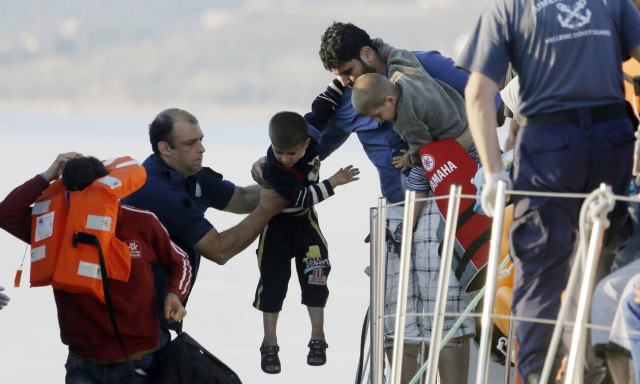 Στο «κόκκινο» και το Αιγαίο: Δεκάδες μετανάστες στο ακριτικό Καστελόριζο  