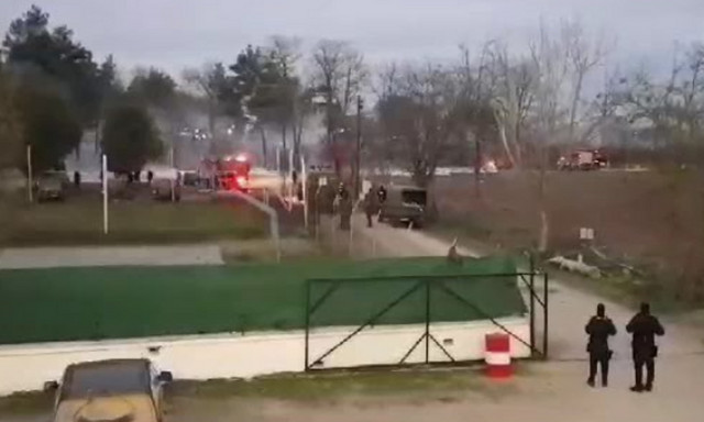 Έβρος - ΤΩΡΑ: Ακούγονται πυροβολισμοί - Βάζουν φωτιές και ριχνούν χημικά οι Τούρκοι